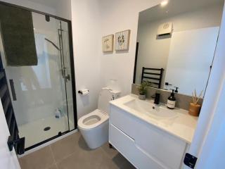 Christchurch Riccarton Brandnew Townhouse - Near Westfield Mall - Free Parking & Kitchen - 1