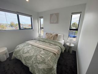 Christchurch Riccarton Brandnew Townhouse - Near Westfield Mall - Free Parking & Kitchen - 6