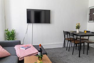 Blackpool 1BR Flat by Brookland Stays Serviced Accommodation with Free Wi-Fi - 3