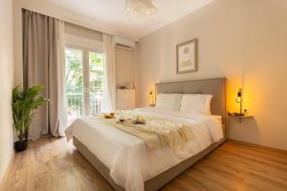 Stylish Renovated 2BR Near Metro & Sea - 0