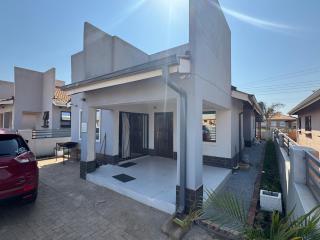 Cozy 3-Bed in Gated Community - 0