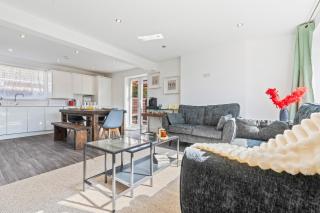 NEW 3-Bed Home in Bingham Long Stays Welcome - 8