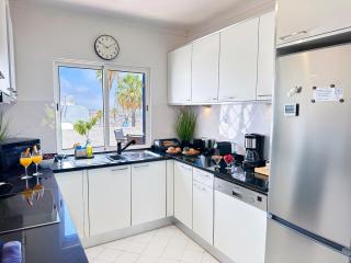 Stunning Sunrise & Sunset Rooftop Condo by BeCherish - 2