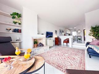 Stunning Sunrise & Sunset Rooftop Condo by BeCherish - 8