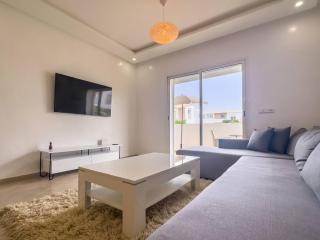 Luxurious Apartment With Pool - 6