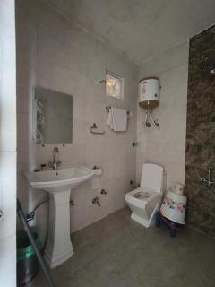 Gliders Inn- Curated by Sukhdev - 4