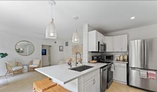 Beachside Modern Wellness Villa with Spacious Patio - 9