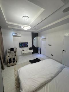 One bedroom apartment with massage chair and PS5 - 5