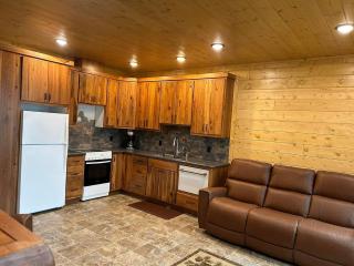 Pine Cone Lodge - 5