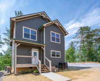 Modern Pigeon Forge Getaway, Games, Hot Tub, Near Dollywood - Pigeon Forge - 1