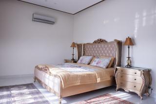 Luxurious Villa in DHA Phase 7 Lahore - 5