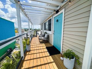 Charming suite with private deck Downtown FMB - 1