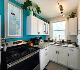 Charming suite with private deck Downtown FMB - 0