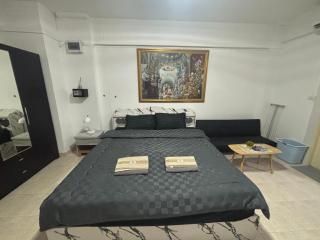 Monkey Apartment 38 - 1