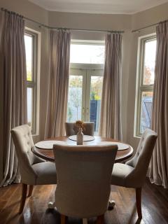 Glenesk Flat 2 with private courtyard - 6