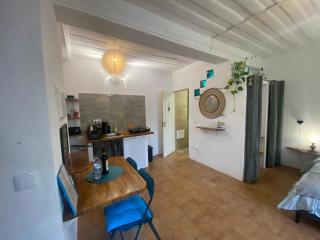 Casa lovits - Cozy One-Bedroom Apartment with Modern Comforts - 3