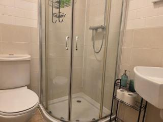 Self contained Flat & Large Ensuite Rooms RG2 Near Town Centre & Hospital - 6