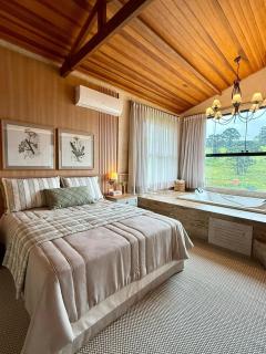 Fazenda com 3 espaços independentes - 10 suítes com PISCINA, 4 suítes com JACUZZI ou Chalé romântico com JACUZZI - Wi-Fi 400MB Lagos e Cavalos - 9