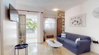 Stylish Apartment with Pool, Steps from the Beach - 4