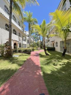 Stylish Apartment with Pool, Steps from the Beach - 1