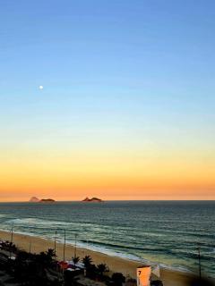 Frente MAR! Pé na areia! Posto 7 Barra da Tijuca - 3