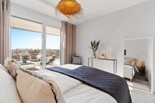 46 Corner Apartment with panoramic sea views and large terrace - 4