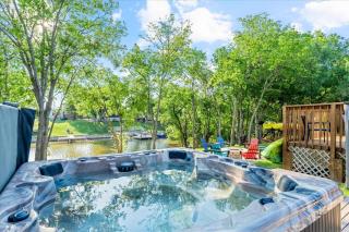 Lakefront! Kayaks, Hot Tub, Foosball, Fire Pit - 9