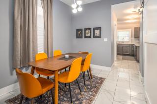Prime Walnut Hills, 5min to UC, Lux King Beds, Sleep 6ppl, Smart TVs - 8