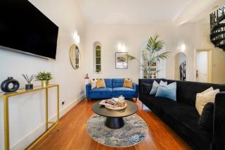 Elegant 3BR Mews House with Parking in Westminster - 2