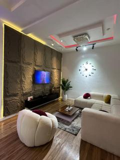 Dream Shortlet Apartments - 9