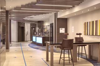 Holiday Inn Express Vancouver-Metrotown (Burnaby) - 4