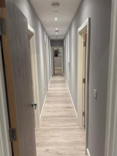 Spacious 4BR Apartment 7 Beds Near Station - 9