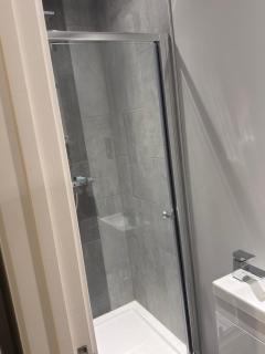 Spacious 4BR Apartment 7 Beds Near Station - 7