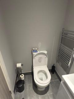 Spacious 4BR Apartment 7 Beds Near Station - 1