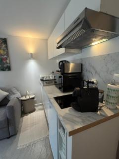 Modern Hideway studio - 3
