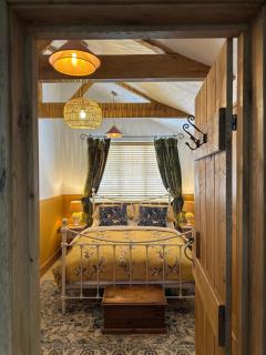 Curiosity Cottage - 4