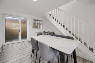 Modern 1BR Flat with Patio Near Cardiff - 8