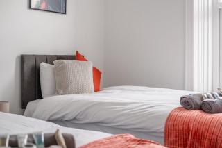 Contractors! Free parking, Wifi, 6 BDR, 10 Beds! - 9