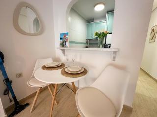 New Apartment 150m from beach - 6