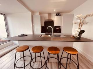 Modern 2-Bed Penthouse on Iconic Abbey Road & Large Terrace - 7