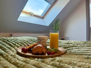Beautiful 5-Bed East Sussex Home with Hot Tub - 4