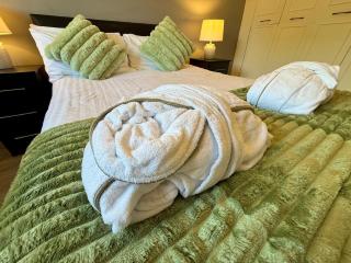 Beautiful 5-Bed East Sussex Home with Hot Tub - 2