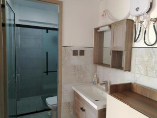 Convenient Quiet Large 1brKing Bed In Kileleshwa - 6