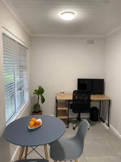 Garden flat Durbanville - with Office, WiFi and secure gated parking - 7