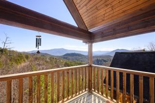 Little Cub Cabin I Spacious Exquisite View 3 King Hot Tub & BBQ - 3