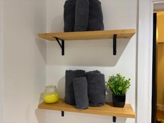 Stylish Two Bedroom Warehouse Apartment - 9