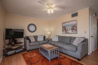 BeachyPeachyKeen by Oak Island Accommodations - 2