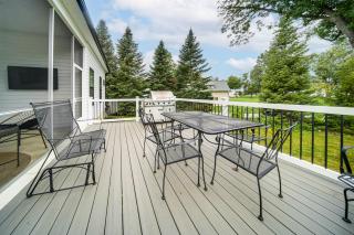 Walk to Lake Erie Sleek Retreat with Screened Patio - 9