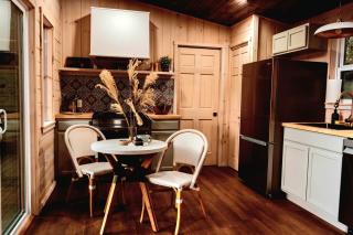 Private Couples Retreat Scenic Hottub -Fireplace - 4
