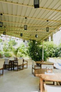Yogi Resort And Garden Cafe - 3